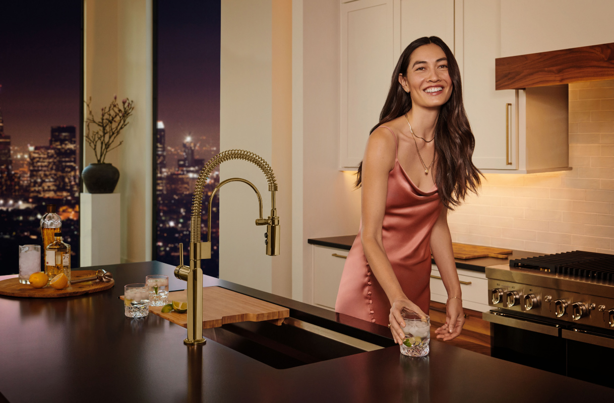 Featuring the Odin® Kitchen Collection / SEMI-PROFESSIONAL KITCHEN FAUCET WITH LEVER HANDLE