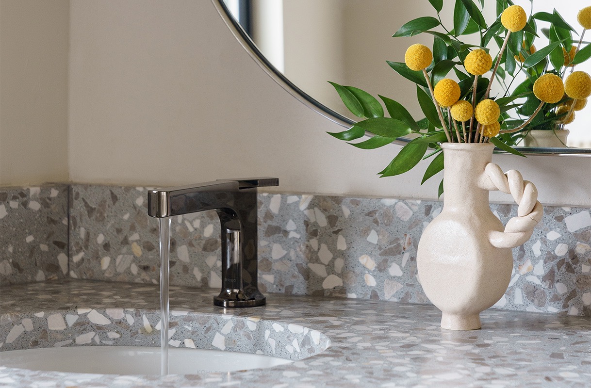 San Clemente, CA, 2021 / photographer: Charlotte Lea / featuring the Kintsu® Single-Handle Lavatory Faucet.