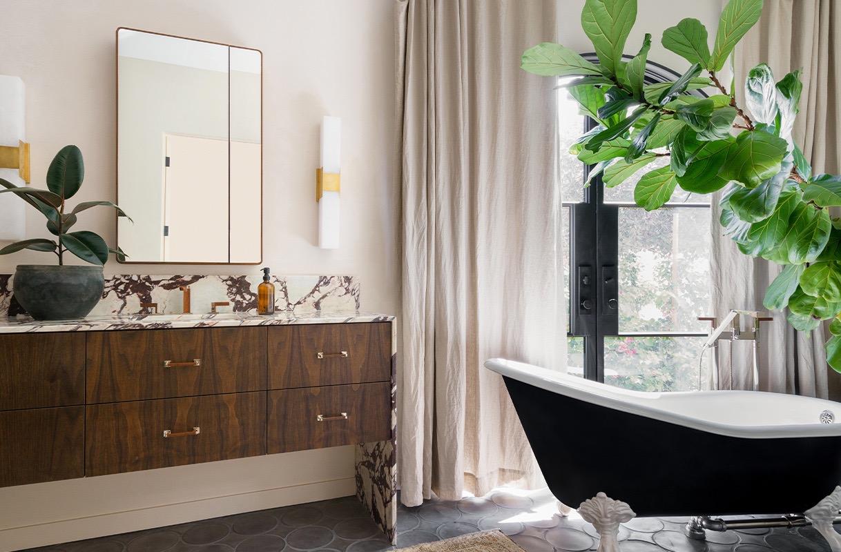 San Clemente, CA, 2021 / photographer: Charlotte Lea / featuring the FRANK LLOYD WRIGHT® bath Collection.