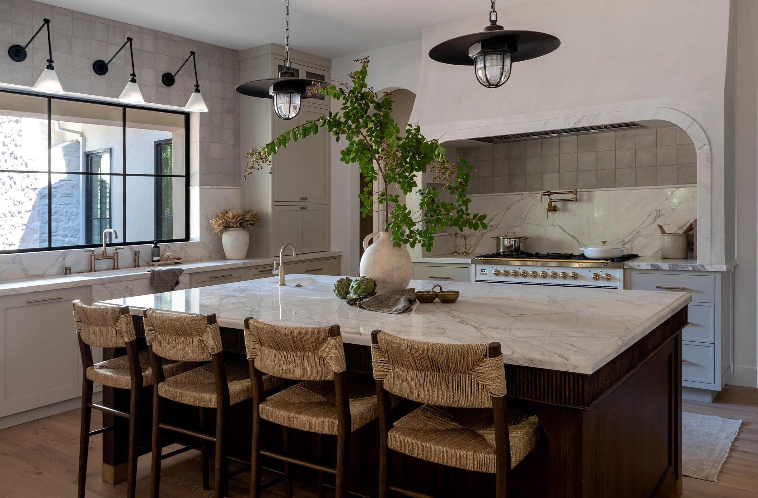 Interior Designer: Nicole Salceda / Stylist: Eye for Pretty At Home / Photographer: Jessica Brydson / Featuring the Litze® Kitchen Collection in Brilliance® Luxe Gold®