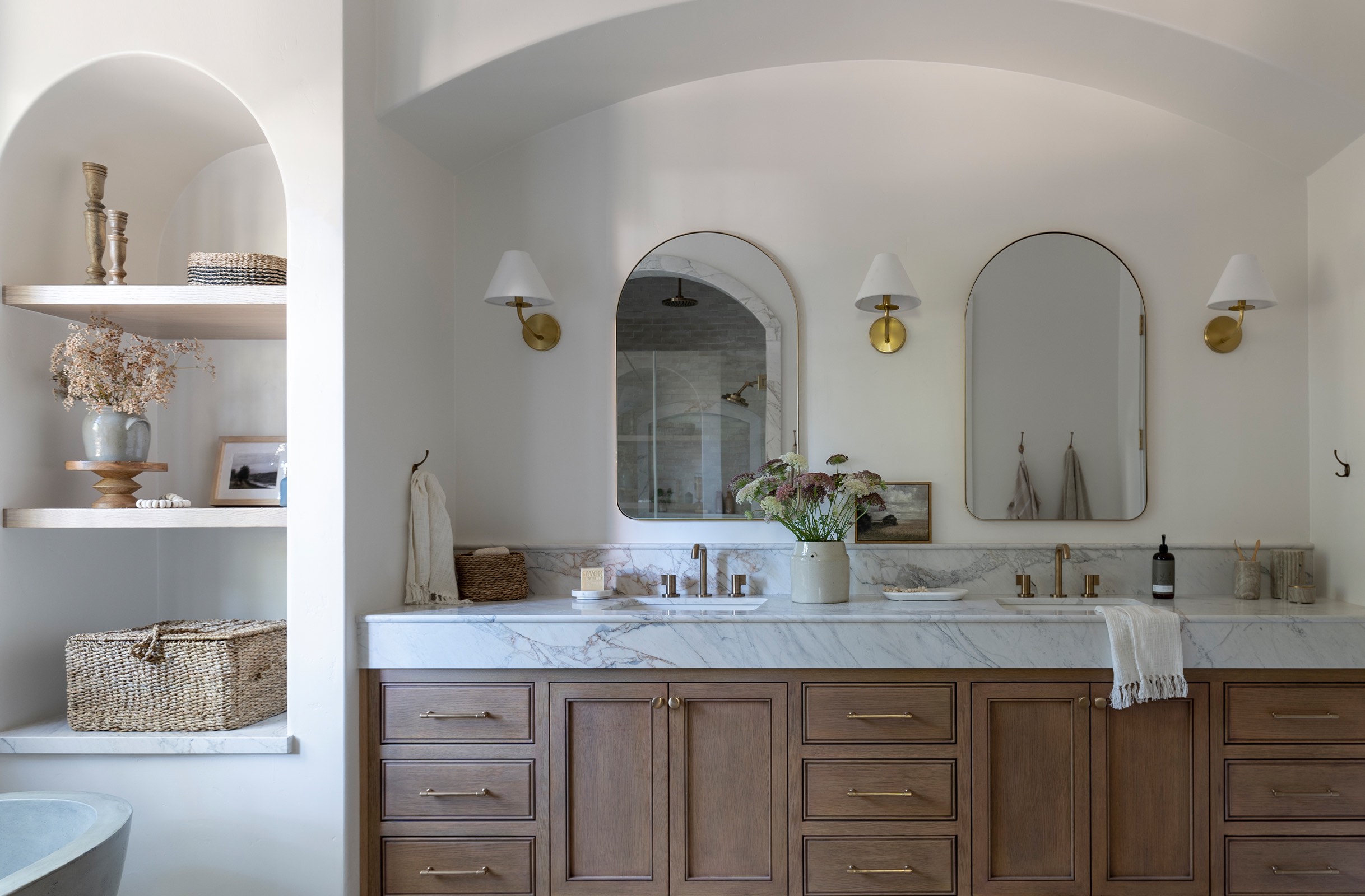 Nicole Salceda / Stylist: Eye for Pretty At Home / Photographer: Jessica Brydson / Featuring the Litze® Bath widespread lavatory faucet with high spout in Brilliance® Luxe Gold®