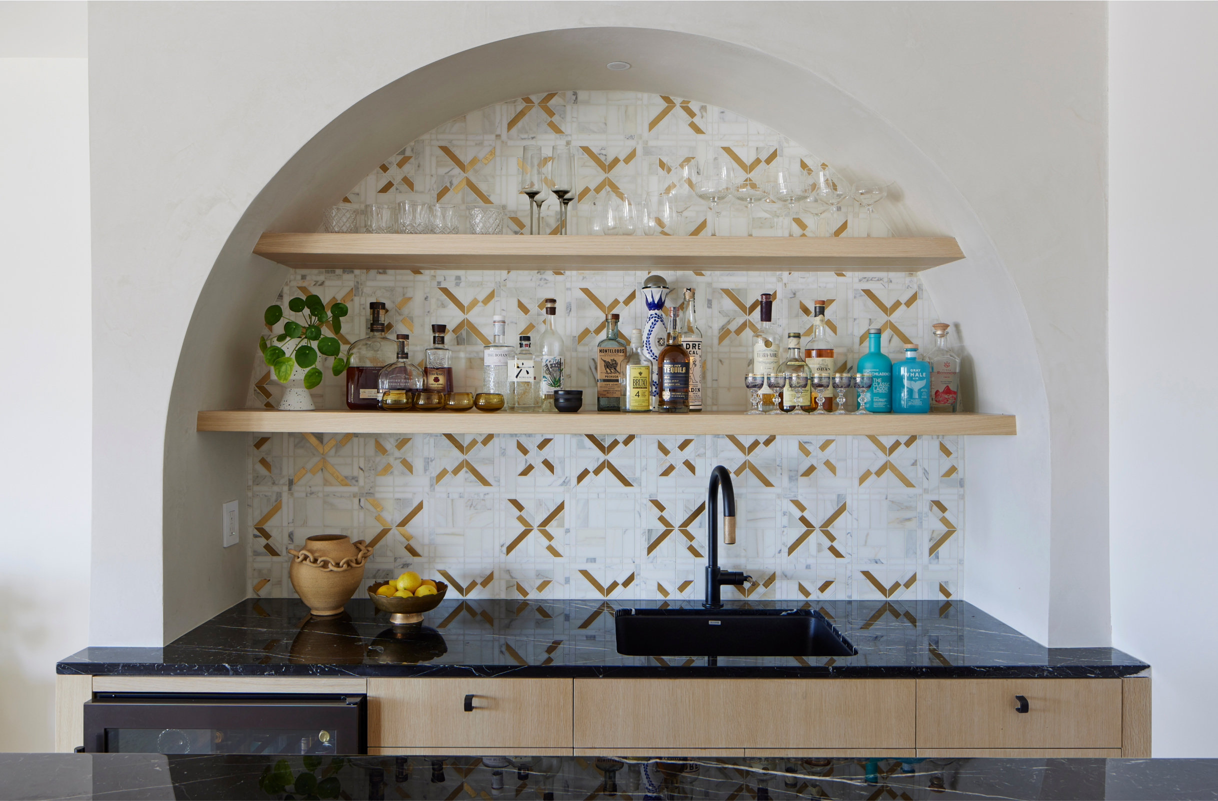Interior Designer: Natalie Myers / Ladera Heights, CA/ Photographer: Jessica Alexander / Featuring the Litze® Pull-Down Faucet with Arc Spout and Knurled Handle in Matte Black and Brilliance® Luxe Gold®