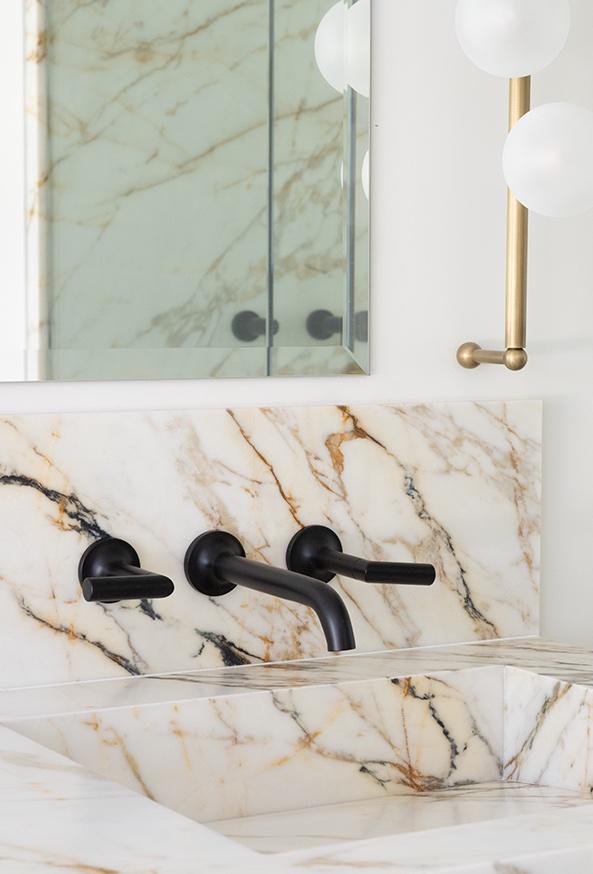 Palm Springs, CA, 2021 / photography: Imagine Imagery / featuring the Jason  Wu for Brizo™ wall mount lavatory with lever handles in matte black.