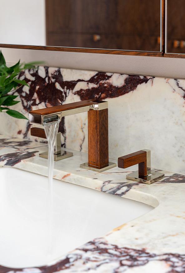 San Clemente, CA, 2021 / photographer: Charlotte Lea / featuring the FRANK LLOYD WRIGHT® Widespread Lavatory Faucet.