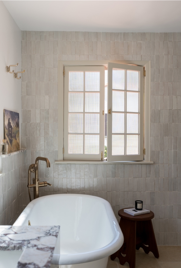 Interior Designer: Natalie Myers / Pasadena, CA 2024 / Photographer: Jessica Alexander / Featuring the Litze® Bath Single-Handle Freestanding Tub Filler with Notch Lever Handle in Brilliance® Luxe Gold®