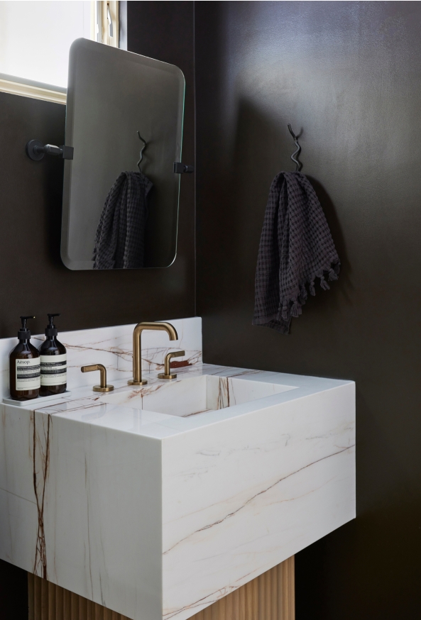 Interior Designer: Natalie Myers / Ladera Heights, CA 2023 / Photographer: Jessica Alexander / Featuring the Litze® Widespread Lavatory Faucet with High Spout and Notch Lever Handle in Brilliance® Luxe Gold®